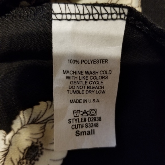 Last 1  Black floral ruffled wrap dress - Picture 4 of 6